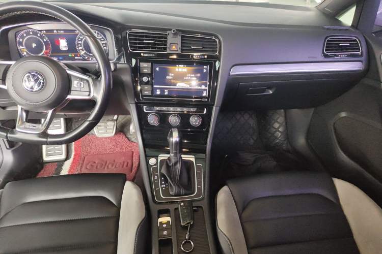 Used Volkswagen Golf 2019 280TSI DSG R-Line China VI Standard Audio And AC Panel