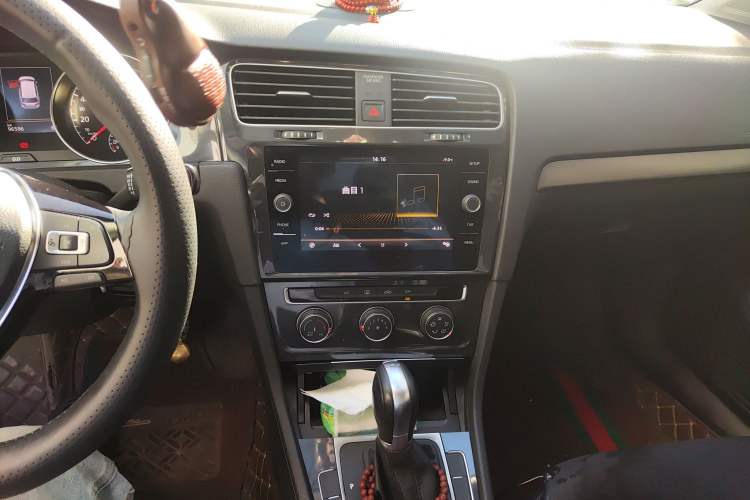 Used Volkswagen Golf 2019 1.8TSI Travel Edition Audio And AC Panel