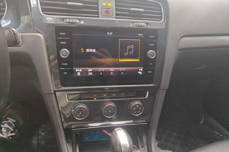 Used Volkswagen Golf 2019 1.8TSI Travel Edition Audio And AC Panel