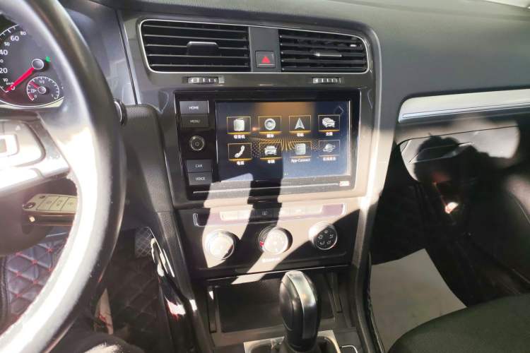 Used Volkswagen Golf 2019 200TSI DSG Comfort & Ambition Edition China VI Standard Audio And AC Panel