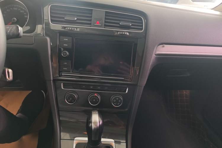 Used Volkswagen Golf 2019 200TSI DSG Comfort & Ambition Edition China VI Standard Audio And AC Panel