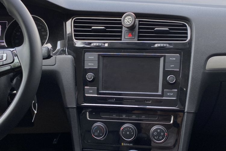 Used Volkswagen Golf 2019 1.6L Manual Fashion Edition China V Standard Audio And AC Panel