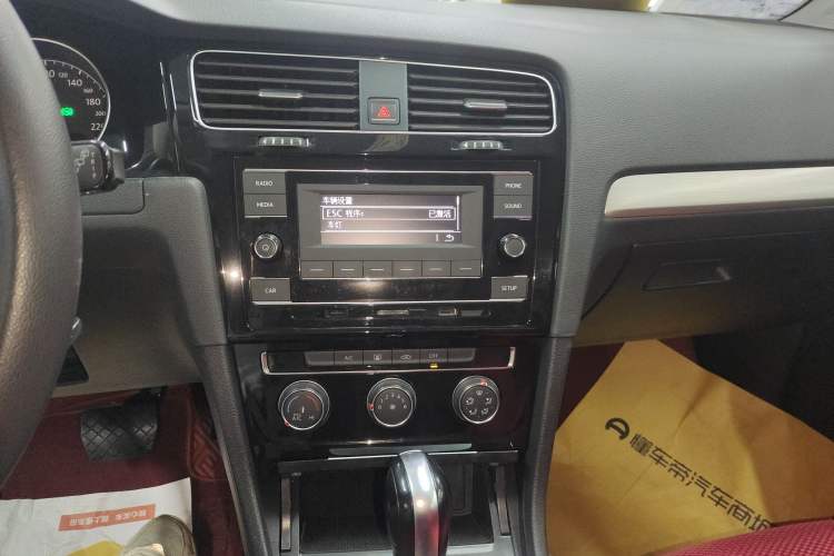 Used Volkswagen Golf 2019 1.6L Automatic Fashion Model China V Standard Audio And AC Panel
