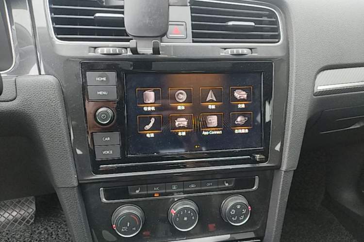 Used Volkswagen Golf 2019 280TSI DSG Luxury Version China VI Standard Audio And AC Panel