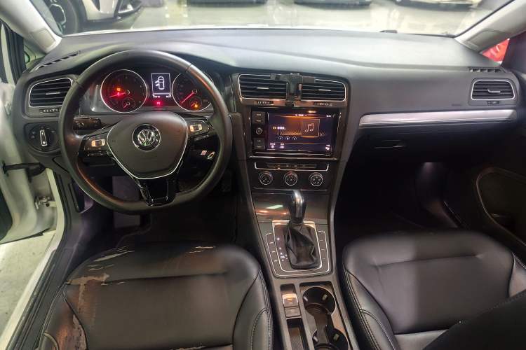 Used Volkswagen Golf 2019 1.6L Automatic Comfort Model China V Standard Audio And AC Panel
