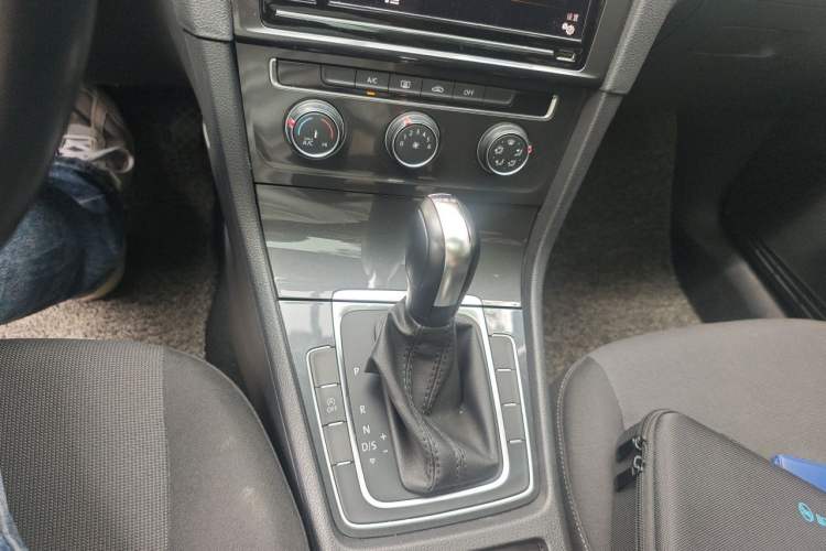 Used Volkswagen Golf 2019 200TSI DSG Comfort & Ambition Edition China VI Standard Audio And AC Panel