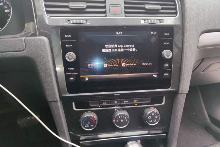 Used Volkswagen Golf 2019 1.8TSI Travel Edition Audio And AC Panel