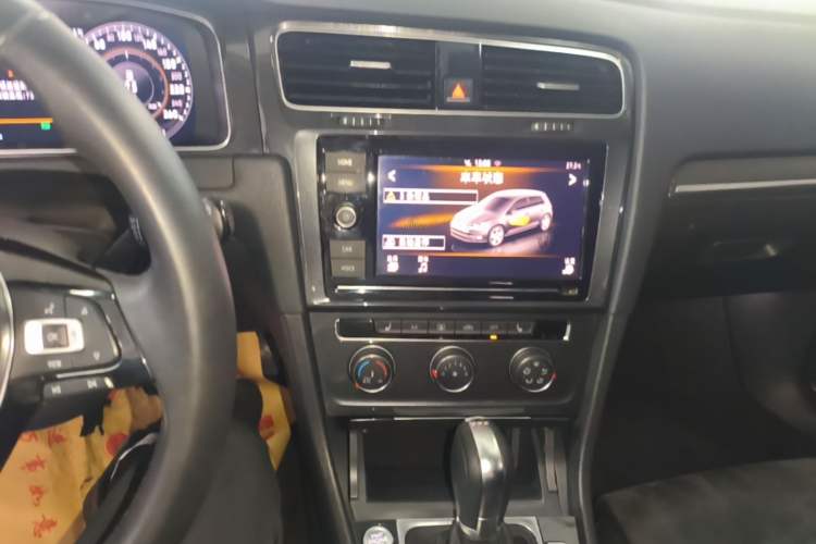Used Volkswagen Golf 2019 280TSI DSG Luxury Version China VI Standard Audio And AC Panel