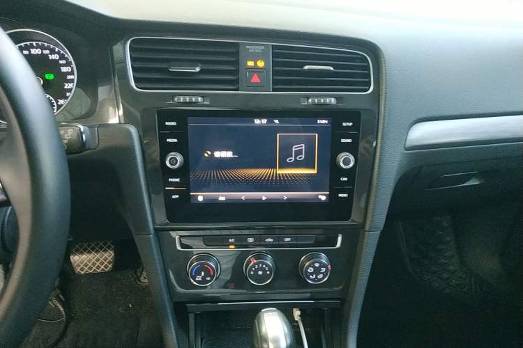 Used Volkswagen Golf 2019 1.8TSI Travel Edition Audio And AC Panel