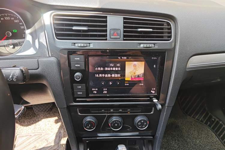 Used Volkswagen Golf 2019 280TSI DSG Comfort Version China V Standard Audio And AC Panel