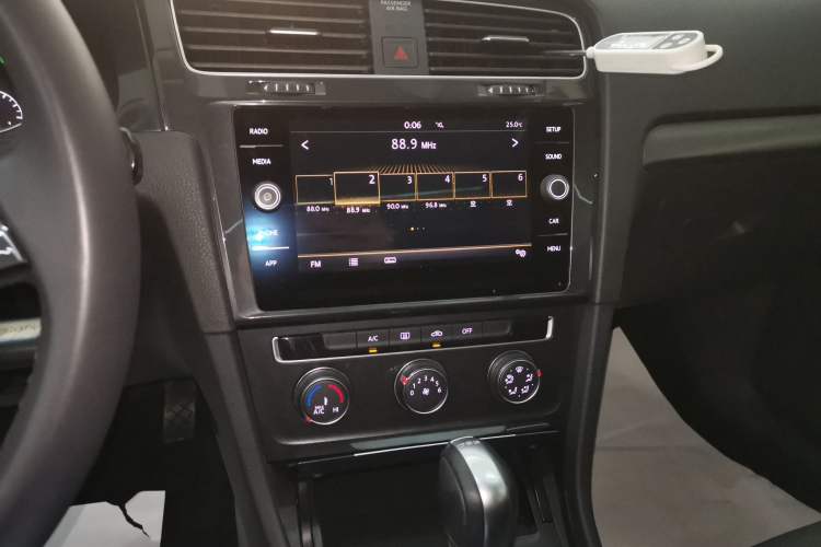 Used Volkswagen Golf 2019 1.8TSI Travel Edition Audio And AC Panel