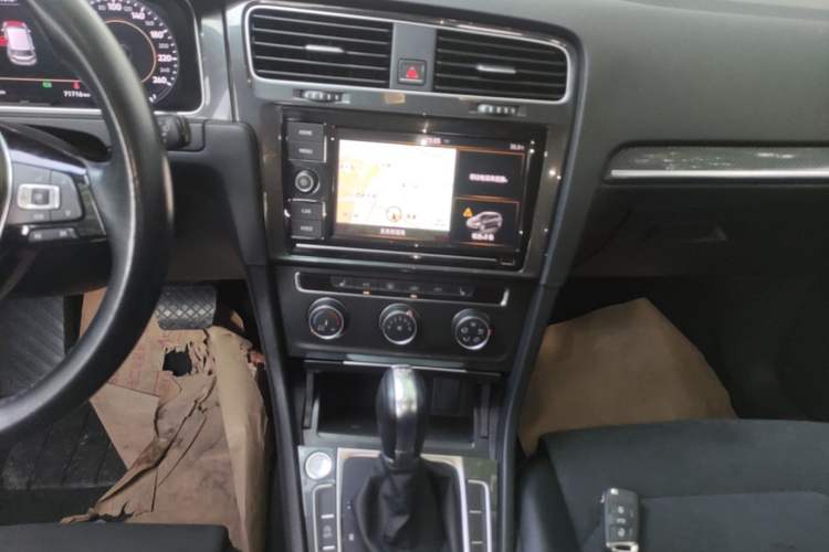 Used Volkswagen Golf 2019 280TSI DSG Luxury Version China VI Standard Audio And AC Panel