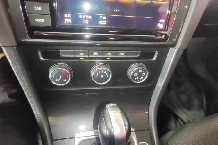 Used Volkswagen Golf 2019 1.6L Automatic Comfort Model China V Standard Audio And AC Panel