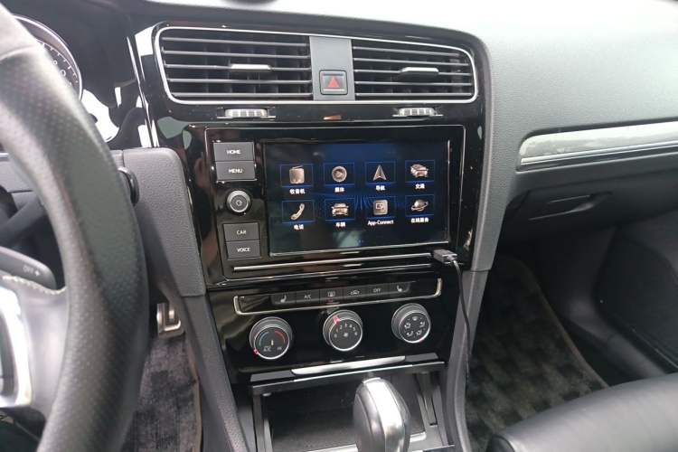 Used Volkswagen Golf 2019 280TSI DSG R-Line Model China V Standard Audio And AC Panel