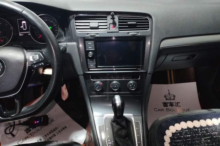 Used Volkswagen Golf 2019 200TSI DSG Comfort & Ambition Edition China VI Standard Audio And AC Panel