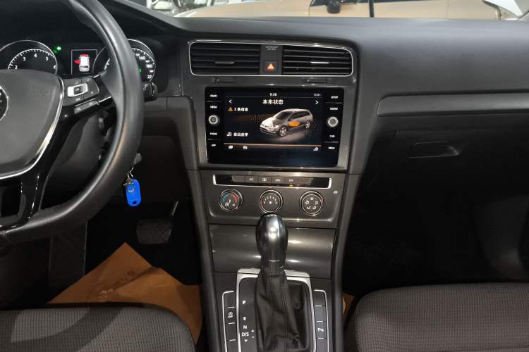Used Volkswagen Golf 2019 1.8TSI Travel Edition Audio And AC Panel