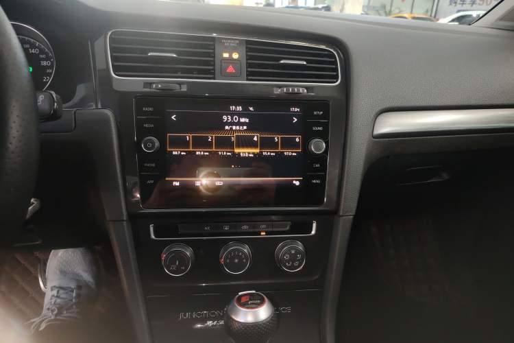 Used Volkswagen Golf 2019 1.8TSI Travel Edition Audio And AC Panel