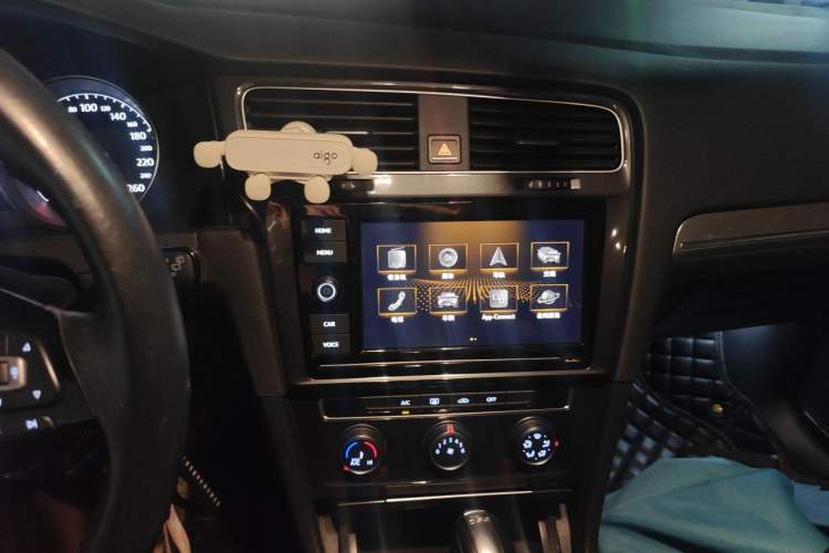 Used Volkswagen Golf 2019 280TSI DSG Comfort Version China VI Standard Audio And AC Panel