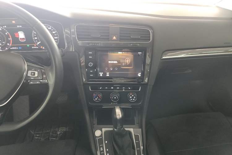 Used Volkswagen Golf 2019 280TSI DSG Luxury Version China VI Standard Audio And AC Panel