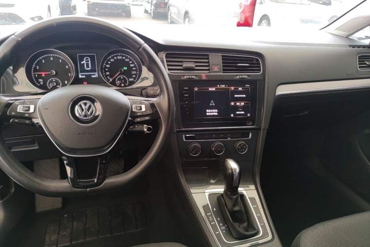 Used Volkswagen Golf 2019 280TSI DSG Comfort Version China VI Standard Audio And AC Panel
