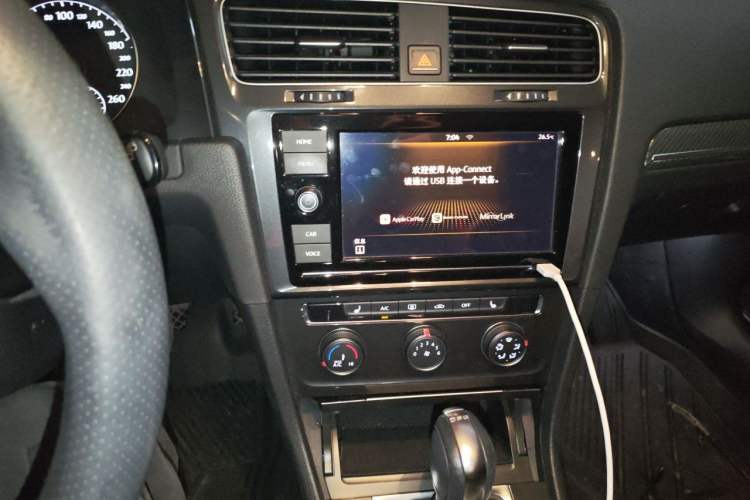 Used Volkswagen Golf 2019 280TSI DSG Luxury Version China VI Standard Audio And AC Panel