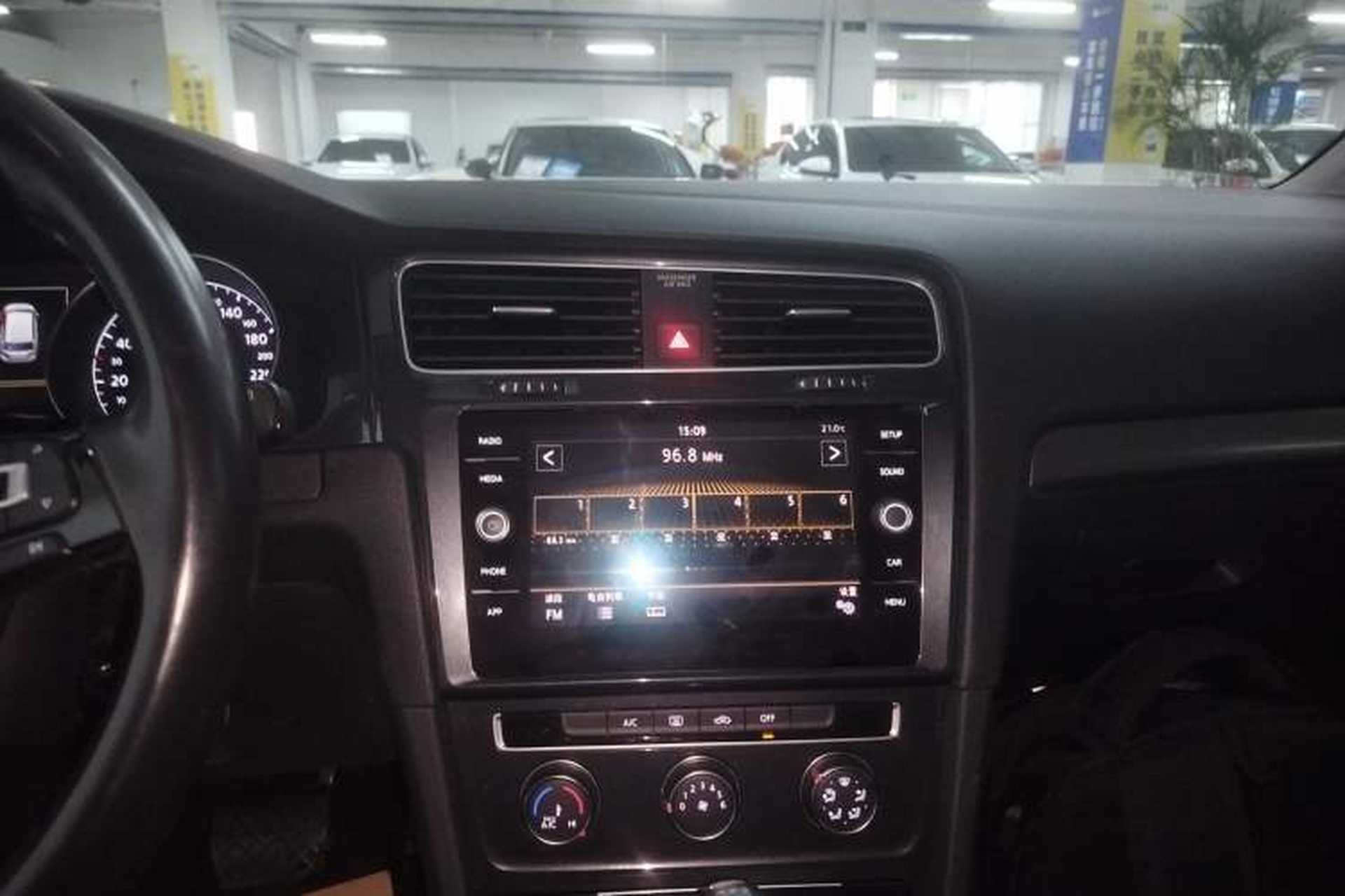 Used Volkswagen Golf 2019 1.8TSI Travel Edition Audio And AC Panel