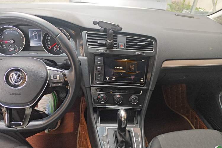 Used Volkswagen Golf 2019 200TSI DSG Comfort & Ambition Edition China VI Standard Audio And AC Panel