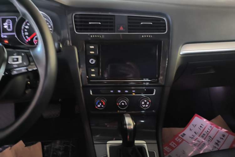 Used Volkswagen Golf 2019 280TSI DSG Comfort Version China VI Standard Audio And AC Panel