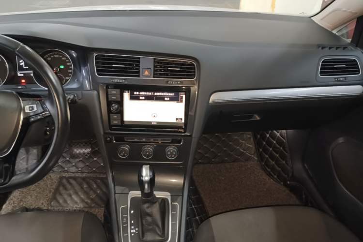 Used Volkswagen Golf 2019 200TSI DSG Comfort & Ambition Edition China VI Standard Audio And AC Panel