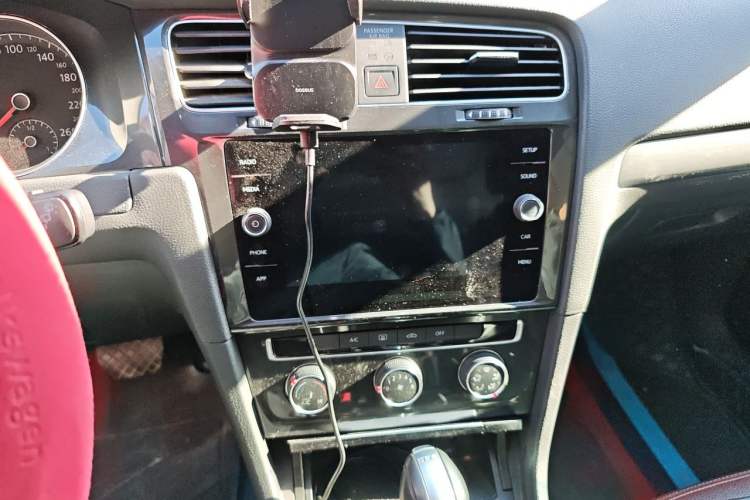 Used Volkswagen Golf 2019 1.8TSI Travel Edition Audio And AC Panel