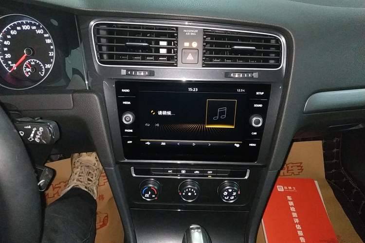 Used Volkswagen Golf 2019 1.8TSI Travel Edition Audio And AC Panel