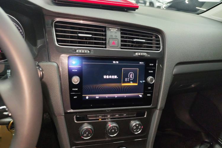 Used Volkswagen Golf 2019 1.8TSI Travel Edition Audio And AC Panel