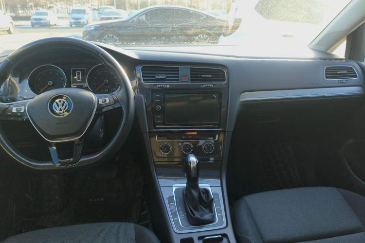 Used Volkswagen Golf 2019 200TSI DSG Comfort & Ambition Edition China VI Standard Audio And AC Panel