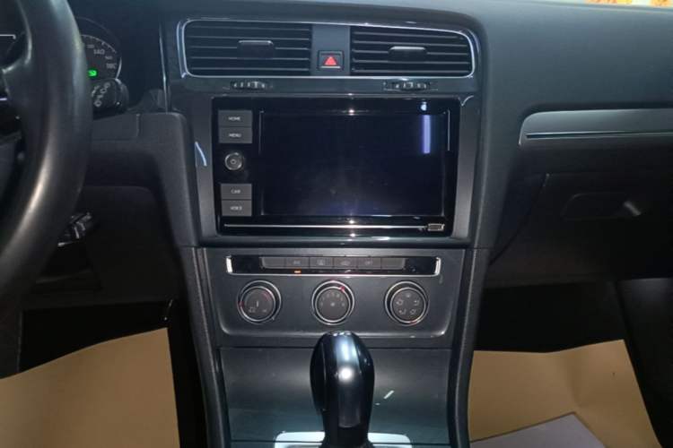 Used Volkswagen Golf 2019 200TSI DSG Comfort & Ambition Edition China VI Standard Audio And AC Panel