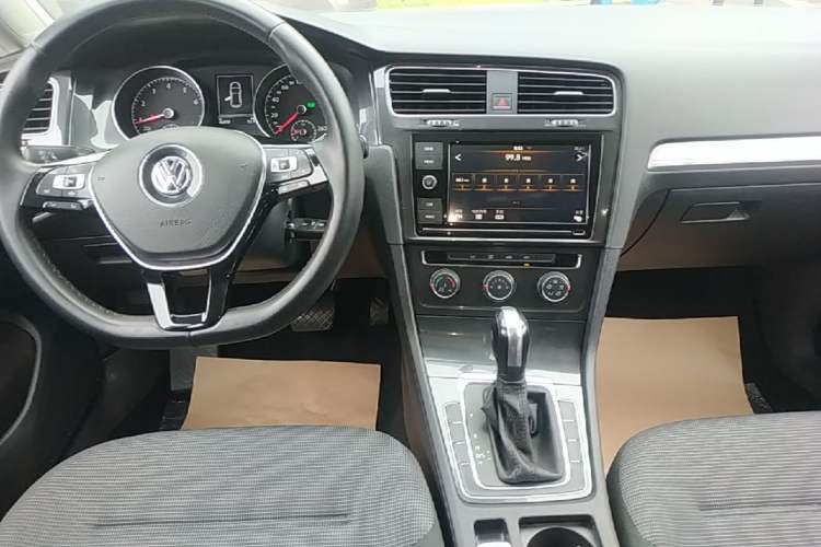 Used Volkswagen Golf 2019 1.6L Automatic Comfort Model China V Standard Audio And AC Panel