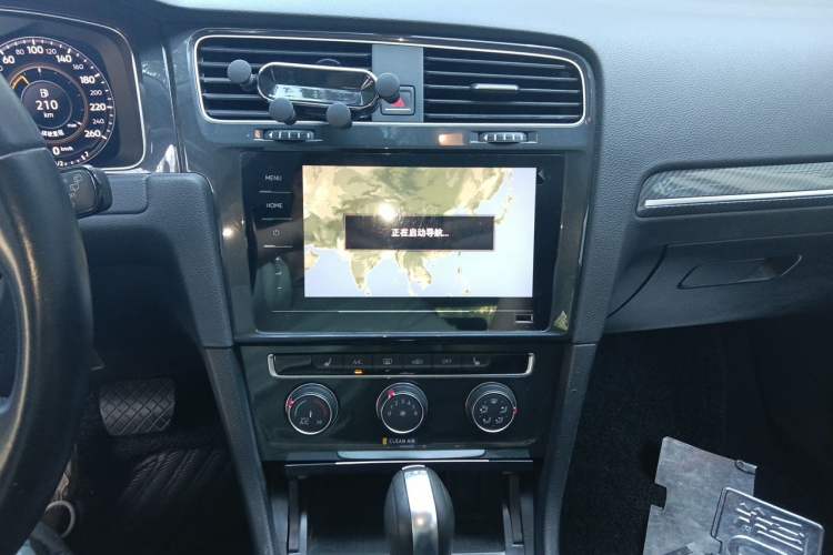 Used Volkswagen Golf 2019 280TSI DSG Luxury Version China VI Standard Audio And AC Panel
