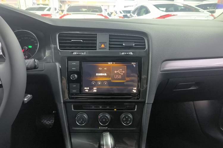 Used Volkswagen Golf 2019 280TSI DSG Comfort Version China V Standard Audio And AC Panel