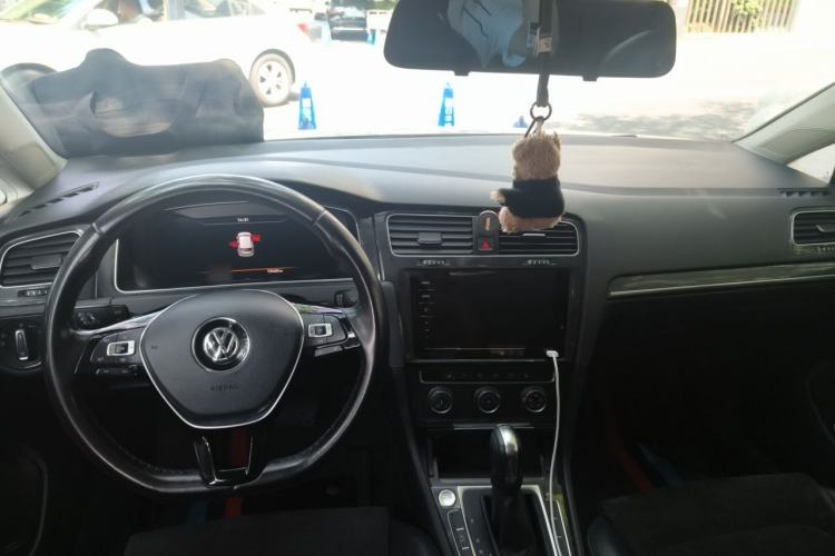 Used Volkswagen Golf 2019 280TSI DSG Luxury Version China VI Standard Center Console