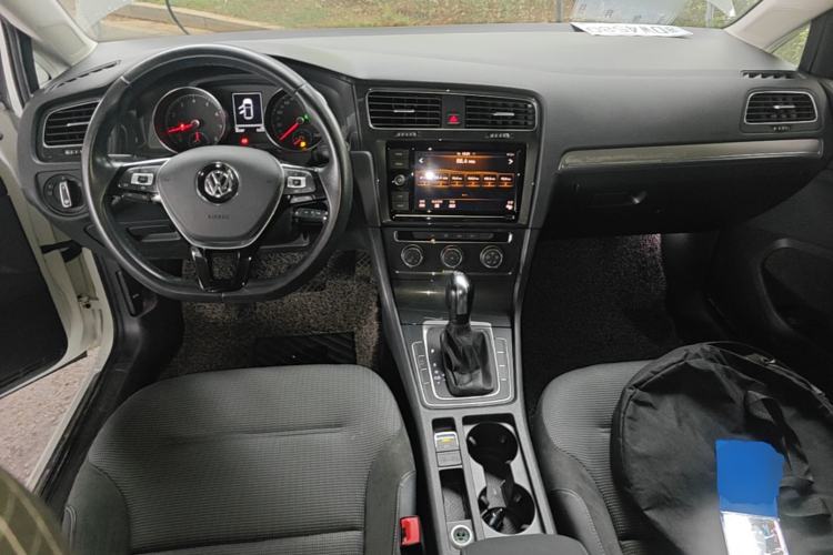 Used Volkswagen Golf 2019 280TSI DSG Comfort Version China VI Standard Center Console