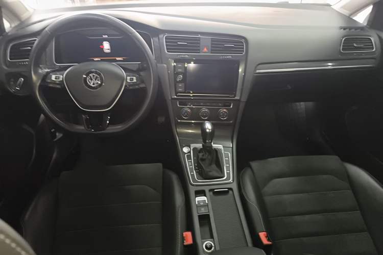 Used Volkswagen Golf 2019 280TSI DSG Luxury Version China VI Standard Center Console