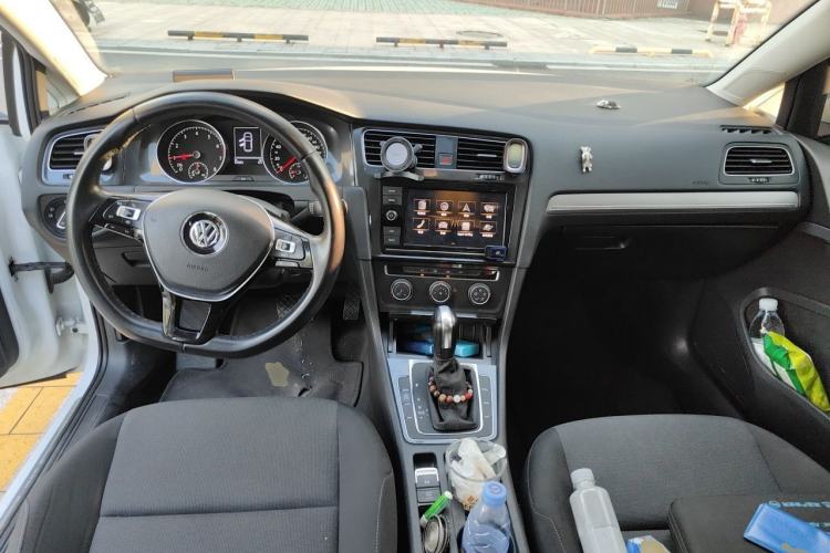 Used Volkswagen Golf 2019 200TSI DSG Comfort & Ambition Edition China VI Standard Center Console
