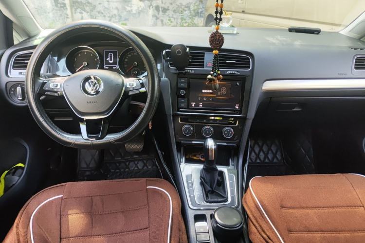 Used Volkswagen Golf 2019 280TSI DSG Comfort Version China VI Standard Center Console