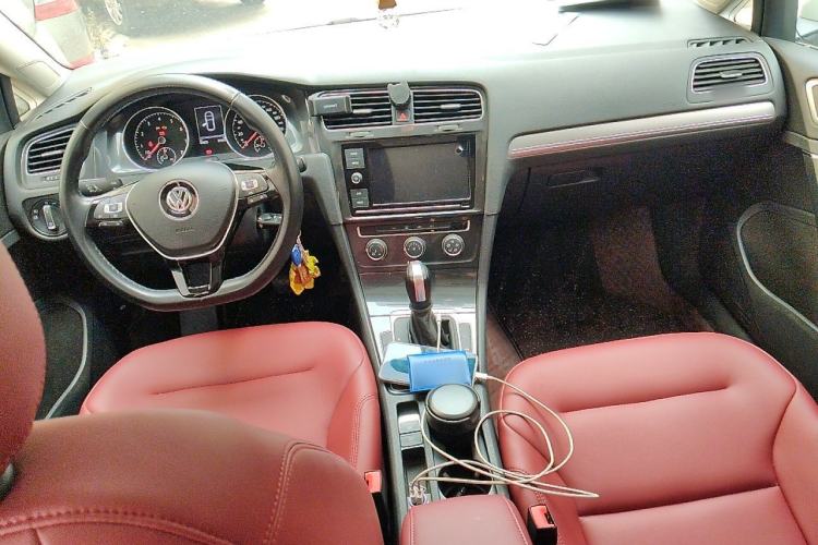 Used Volkswagen Golf 2019 280TSI DSG Comfort Version China VI Standard Center Console