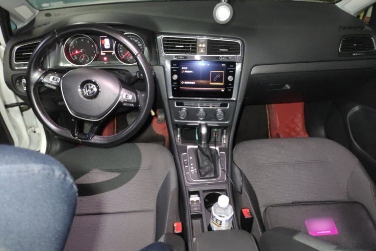 Used Volkswagen Golf 2019 1.8TSI Travel Edition Center Console
