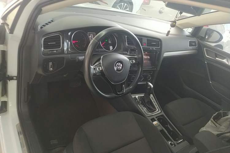 Used Volkswagen Golf 2019 200TSI DSG Comfort & Ambition Edition China VI Standard Center Console