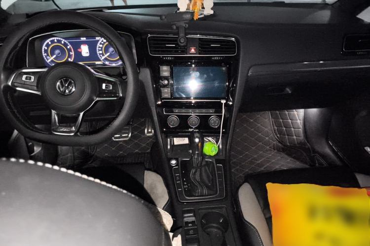Used Volkswagen Golf 2019 280TSI DSG R-Line China VI Standard Center Console