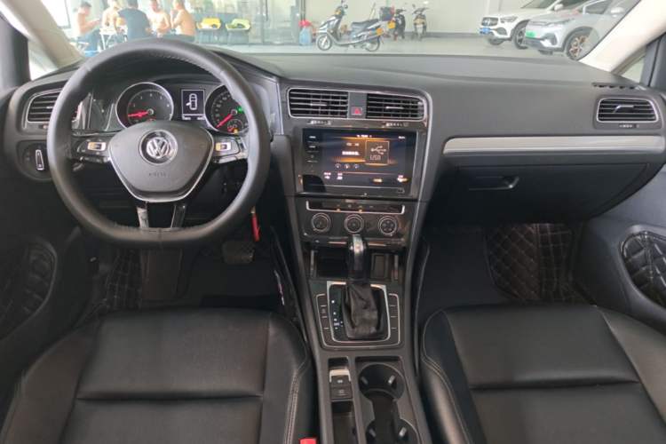 Used Volkswagen Golf 2019 200TSI DSG Comfort & Ambition Edition China VI Standard Center Console
