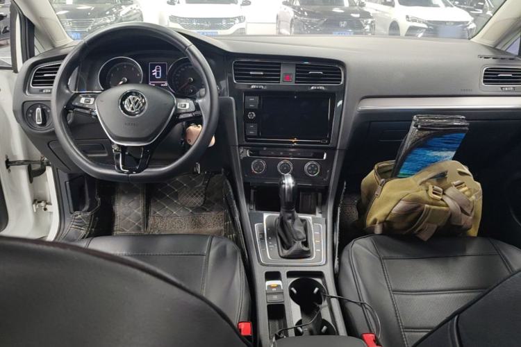 Used Volkswagen Golf 2019 280TSI DSG Comfort Version China V Standard Center Console