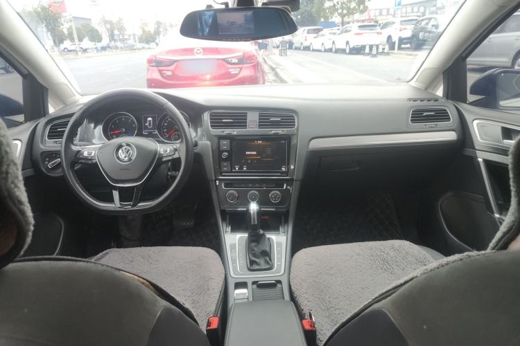 Used Volkswagen Golf 2019 280TSI DSG Comfort Version China VI Standard Center Console