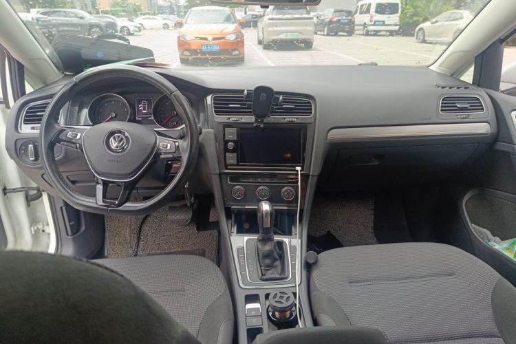 Used Volkswagen Golf 2019 280TSI DSG Comfort Version China VI Standard Center Console